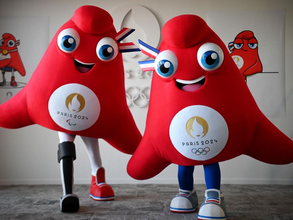 TOPSHOT - This photograph taken on November 10, 2022, shows the mascots for the Paris 2024 Olympic (R) and Paralympic (L) Games 'Les Phryges' in Saint-Denis, north of Paris. - The name of Paris 2024 Olympic and Paralympic mascots "Les Phryges", representing French revolutionary Phrygian caps, was announced on November 14, 2022. (Photo by FRANCK FIFE / AFP)