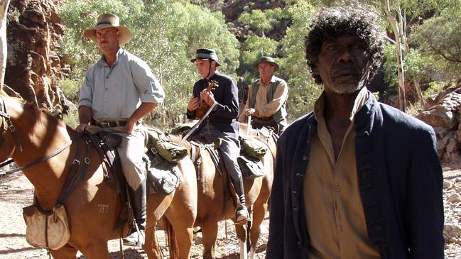 David Gulpilil with Gary Sweet, Damon Gameau and Grant Page in The Tracker