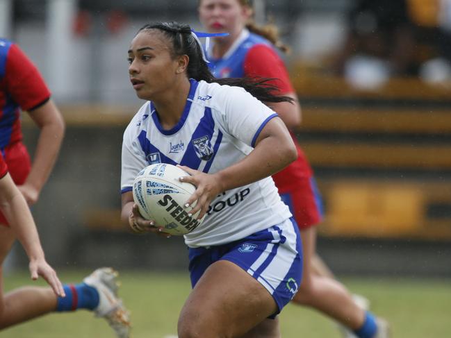 Evelyn Roberts scored a try for Canterbury in the Lisa Fiaola Cup qualifier. Picture: Warren Gannon Photography