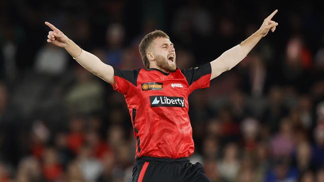 MELBOURNE, AUSTRALIA - DECEMBER 23: Fergus O'Neill of the Renegades appeals to the umpire during the BBL match between Melbourne Renegades and Perth Scorchers at Marvel Stadium, on December 23, 2024, in Melbourne, Australia. (Photo by Daniel Pockett/Getty Images)