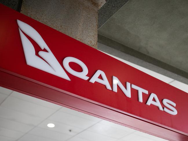 SYDNEY, AUSTRALIA - NewsWire Photos NOVEMBER 04, 2022 - Qantas workers at the Qantas terminal this morning.Picture: NCA NewsWire / Christian Gilles