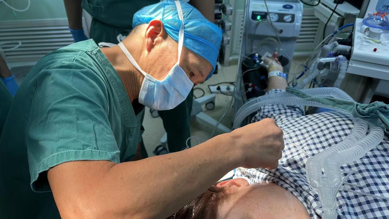 Aussie mum ignores Teo critics for risky brain surgery in China