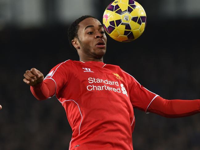 Liverpool's English midfielder Raheem Sterling (R) vies with Everton's English midfielder Aaron Lennon (L) during the English Premier League football match between Everton and Liverpool at Goodison Park in Liverpool on February 7, 2015. AFP PHOTO / PAUL ELLIS RESTRICTED TO EDITORIAL USE. No use with unauthorized audio, video, data, fixture lists, club/league logos or “live” services. Online in-match use limited to 45 images, no video emulation. No use in betting, games or single club/league/player publications.