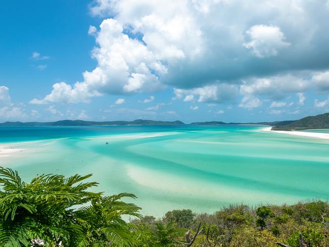 WHITSUNDAY ISLANDS There are 74 jewel-like island wonders within the Whitsundays, right in the heart of the Great Barrier Reef. If you’re struggling to decide which one to visit, head to Whitehaven Beach – one of the world’s best beaches.