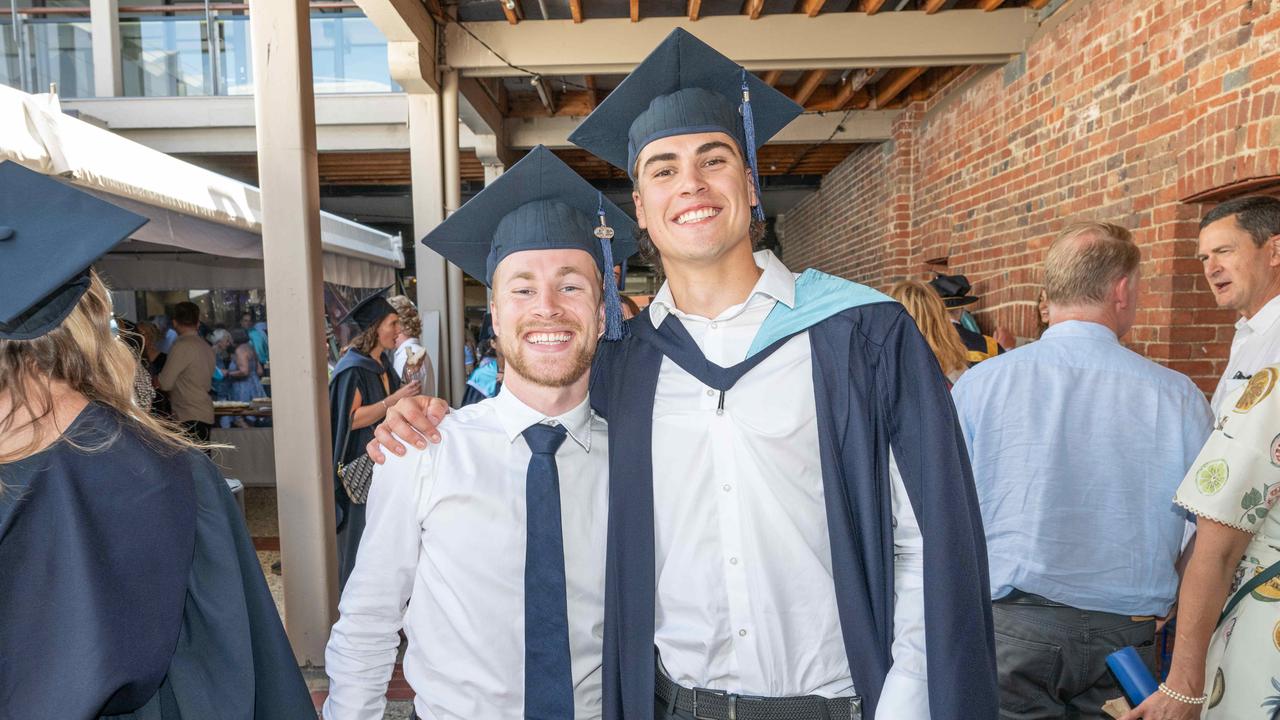 04-02-2025 Deakin Graduation Bachelor of Exercise and Sport Science, Oscar Wood and Thomas Draheim