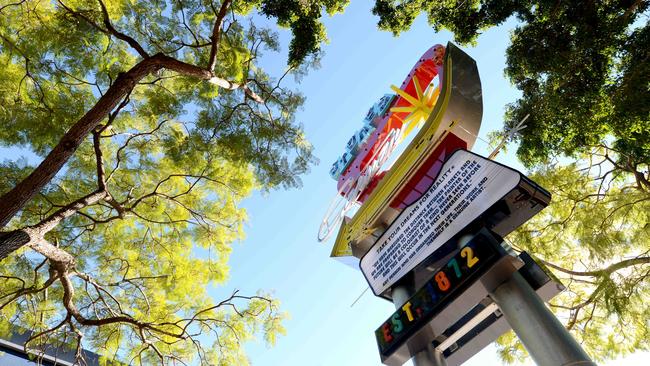 Stones Corner businesses and council installed a gateway artwork signage at both ends of the Logan Rd shopping strip in 2013.