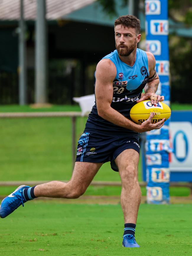 Callum Hutcheson playing for the Darwin Buffaloes in the 2024-25 NTFL season. Picture: Celina Whan / AFLNT Media