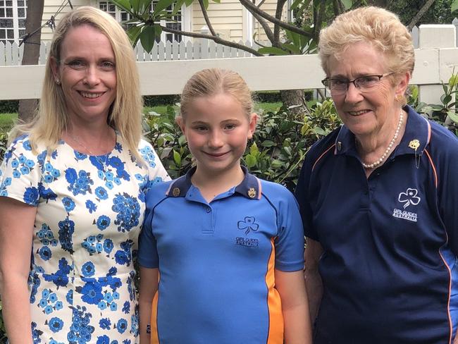 Elizabeth Gilchrist AM (R) with daughter Wendy Brown (L) and granddaughter Eve Brown.