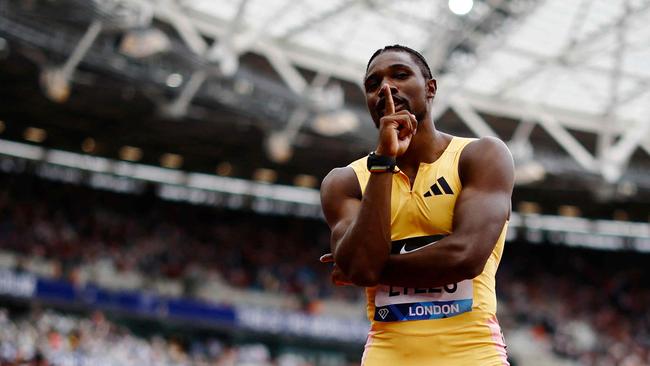 (FILES) USA's Noah Lyles celebrates after winning the Men's 100m event during the IAAF Diamond League athletics meeting at the London stadium in London on July 20, 2024. The US sprinter Noah Lyles, in search of glory at the Paris 2024 Olympics, has always believed in his destiny as a champion, despite a childhood illness and bouts of depression that he has been coping with for the past three years. A favourite in the 200m at the Tokyo Games in 2021, he only took the bronze medal after accepting treatment for his depression. (Photo by BENJAMIN CREMEL / AFP)