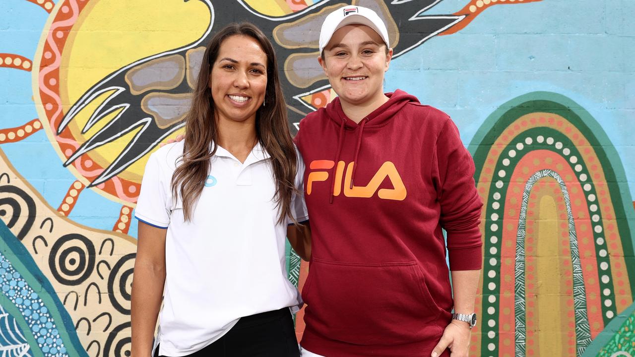 Ash Barty shows off her baby bump. Photo by Matt King/Getty Images for Tennis Australia.