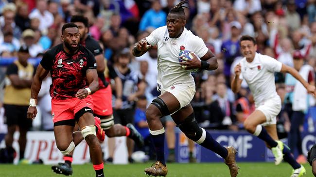 Maro Itoje runs the ball in the quarter-final against Fiji. Picture: Getty Images.