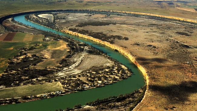  The River Murray near Swan Reach. 