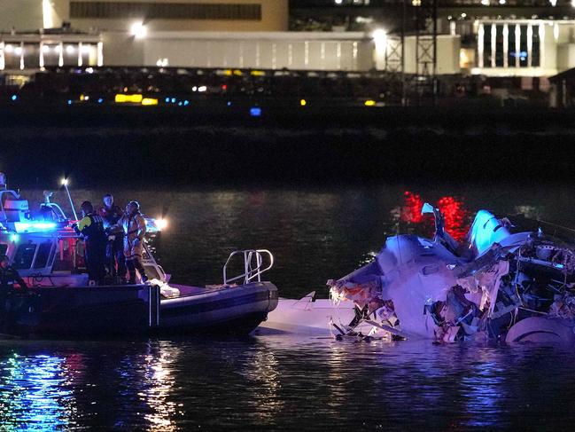 ARLINGTON, VIRGINIA - JANUARY 30: (EDITORS NOTE: Image contains graphic content) Emergency units respond after a passenger aircraft collided with a helicopter in the Potomac River near Ronald Reagan Washington Airport on January 30, 2025 in Arlington, Virginia. An American Airlines flight from Wichita, Kansas collided with an Army helicopter while approaching Ronald Reagan National Airport.   Andrew Harnik/Getty Images/AFP (Photo by Andrew Harnik / GETTY IMAGES NORTH AMERICA / Getty Images via AFP)