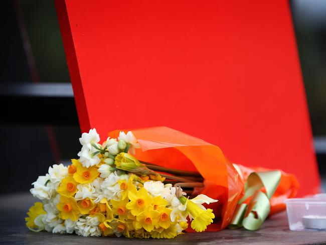 Melburnians begin to leave floral tributes to those lost aboard MH17.