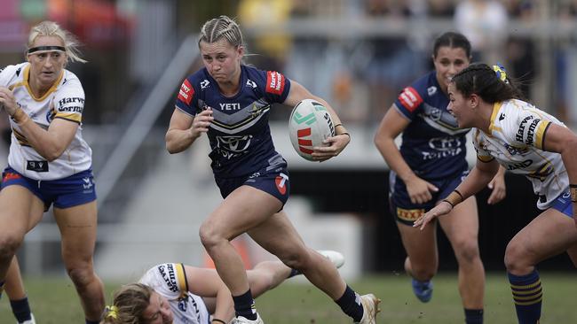 Emma Manzelmann in action during the round three NRLW match between North Queensland Cowboys and Parramatta Eels at Totally Workwear Stadium on August 11, 2024 in Brisbane, Australia. (Photo by Russell Freeman/Getty Images)