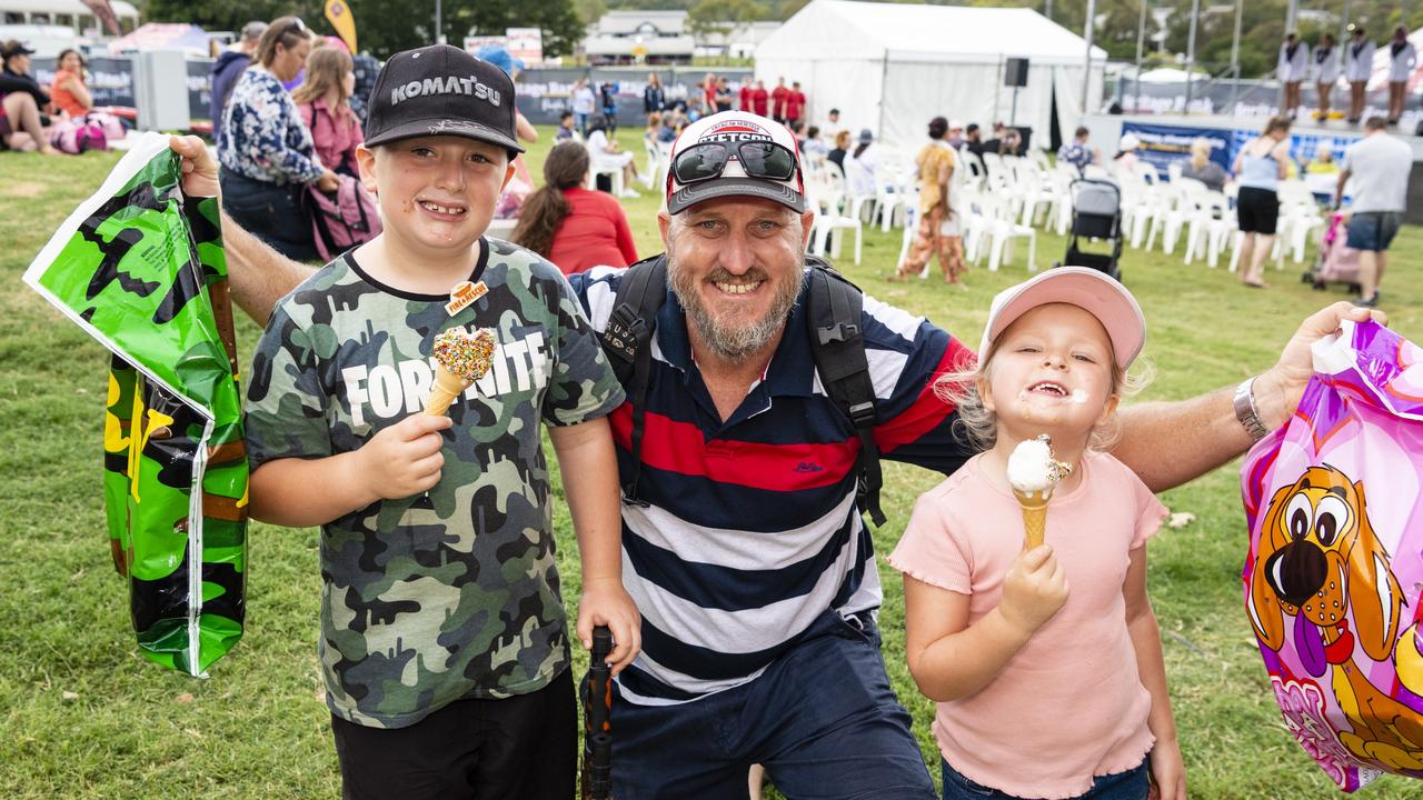 Steve Gander with his kids Harry and Charli Gander at the 2022 Toowoomba Royal Show, Friday, March 25, 2022. Picture: Kevin Farmer