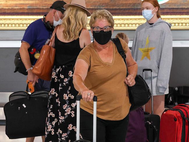 Passengers arriving at Melbourne Airport are now being screened for COVID-19 on arrival. Picture: NCA NewsWire / Ian Currie