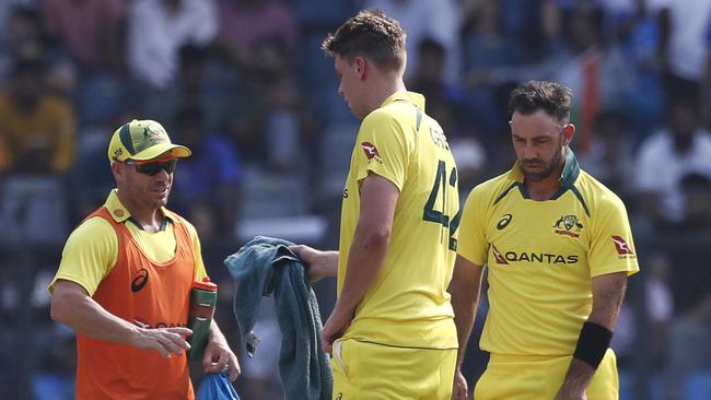 David Warner in the unfamiliar role of running the drinks. Picture: Pankaj Nangia/Getty Images