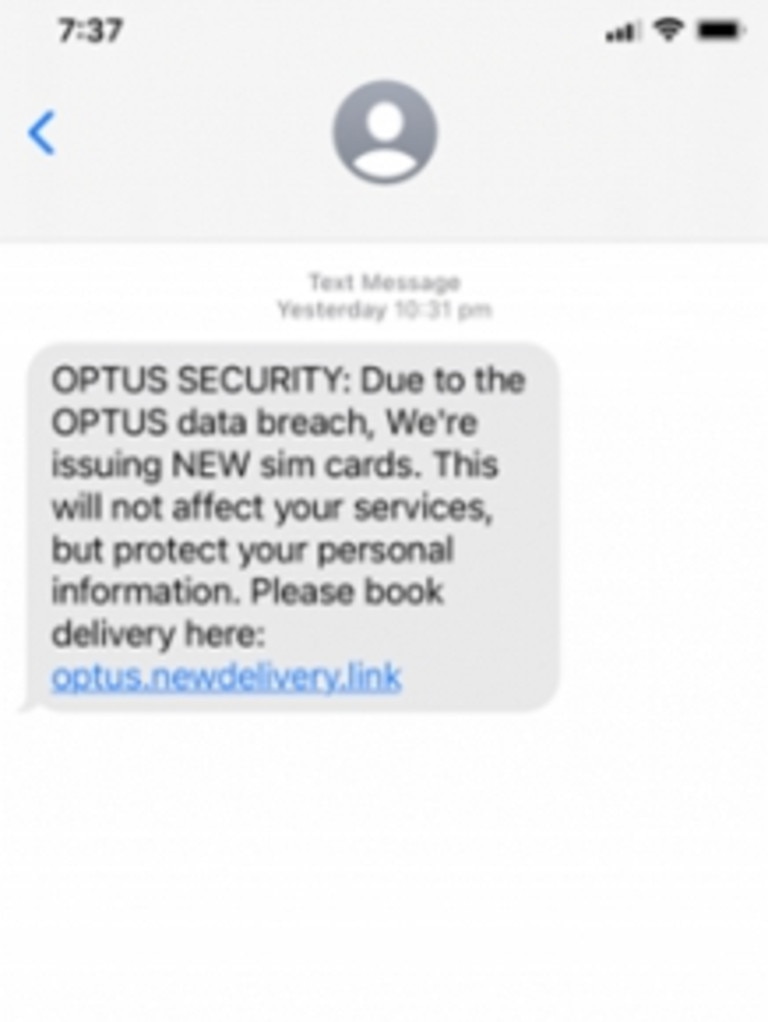 Fake Optus messages can come through via email, text and social media. Picture: ACCC