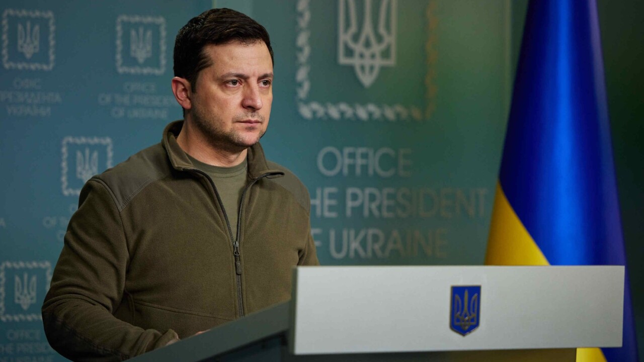 Zelenskyy visits frontline to award medals to soldiers