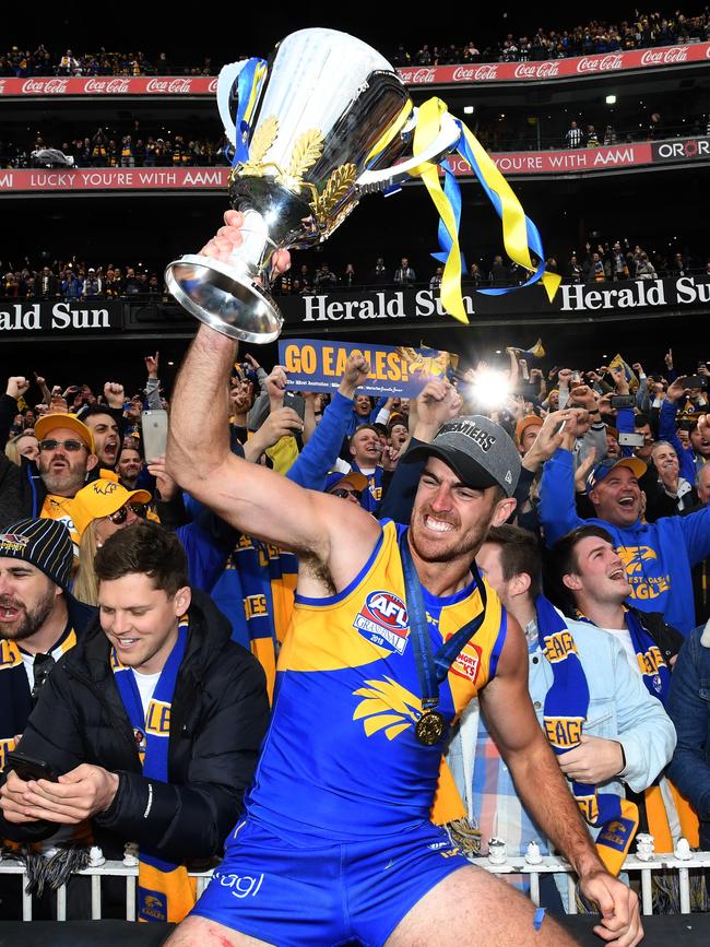 Scott Lycett of the Eagles holds the premiership trophy after winning during the 2018 AFL Grand Final between the West Coast Eagles and the Collingwood Magpies at the MCG in Melbourne, Saturday, September 29, 2018. (AAP Image/Julian Smith) NO ARCHIVING, EDITORIAL USE ONLY