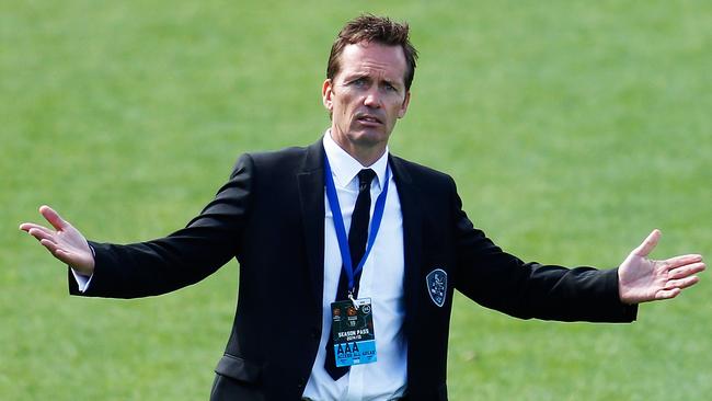 Mike Mulvey is interested in the Mariners job.