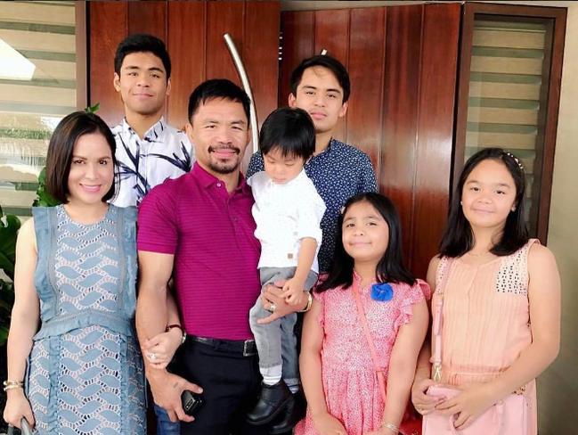 Manny Pacquiao with his wife Jinkee (left) and five children. Picture: Instagram