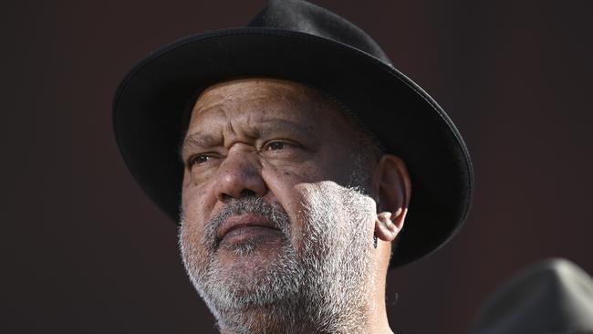 ULURU, AUSTRALIA, NewsWire Photos. OCTOBER 11, 2023: Noel Pearson waits for Pat Farmer as he finishes his run around the country to raise awareness about the Yes campaign in Uluru. Picture: NCA NewsWire / Martin Ollman