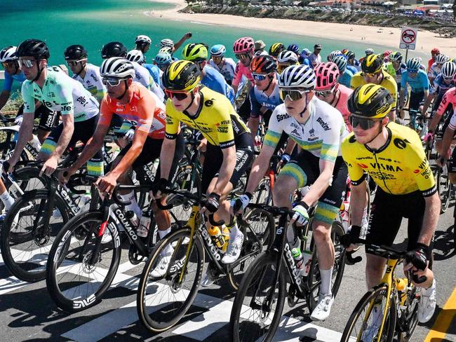 The peloton rides through the Fleurieu peninsula during the fifth stage of the Tour Down Under cycling race in Adelaide on January 20, 2024. (Photo by Brenton EDWARDS / AFP) / -- IMAGE RESTRICTED TO EDITORIAL USE - STRICTLY NO COMMERCIAL USE --