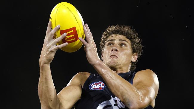 Charlie Curnow takes a grab. Picture: Phil Hillyard