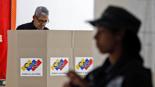 A man votes at a polling station during the consultative referendum on Venezuelan sovereignty in 2023.