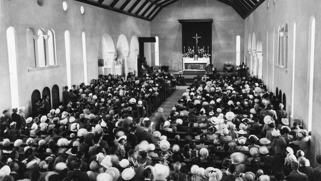 The congregation of nearly 2000 in St Mark's Cathedral in Port Pirie for the celebration of Pontifical High Mass after the consecration of the cathedral 01 Mar 1953.