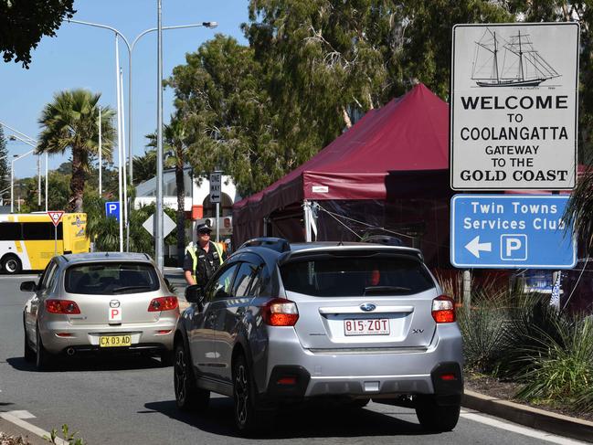 Police check cars at the Queensland border with NSW in Coolangatta. Picture: NCA NewsWire / Steve Holland