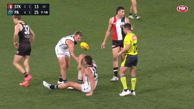Umpire gifts Saints with "joke" free kick against Port Adelaide