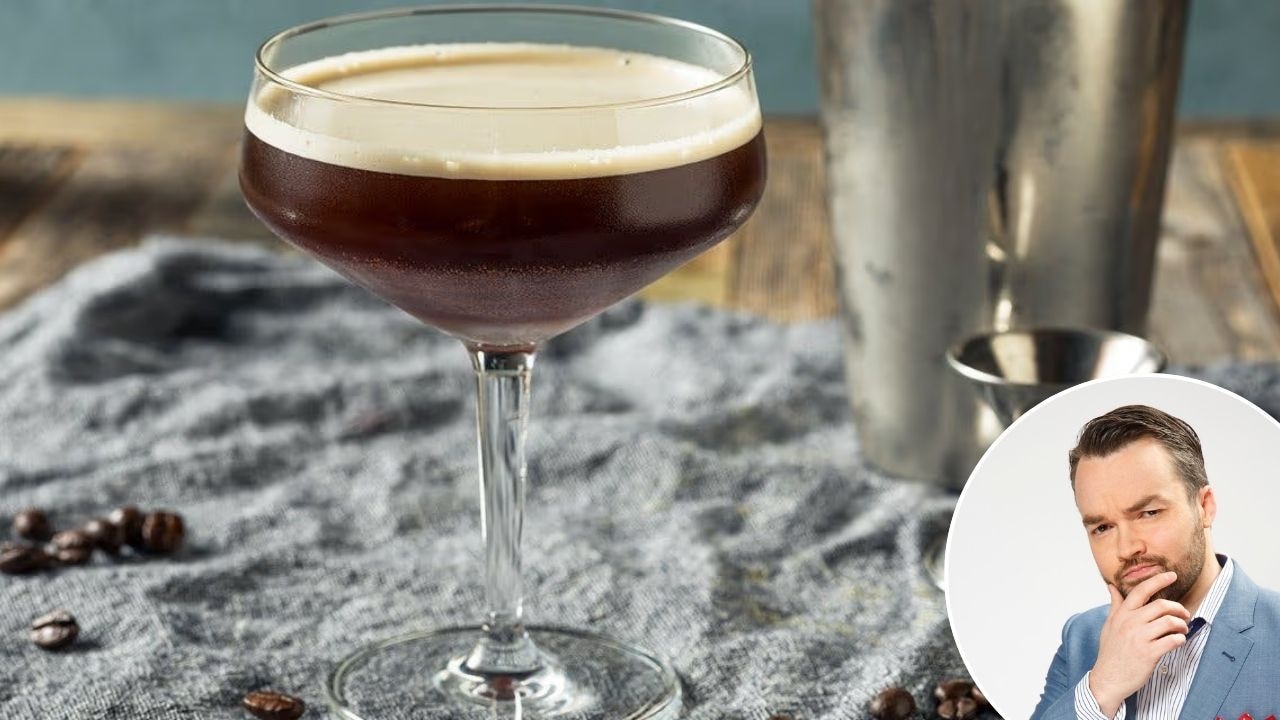 What is the main flavouring of the liqueur Tia Maria?