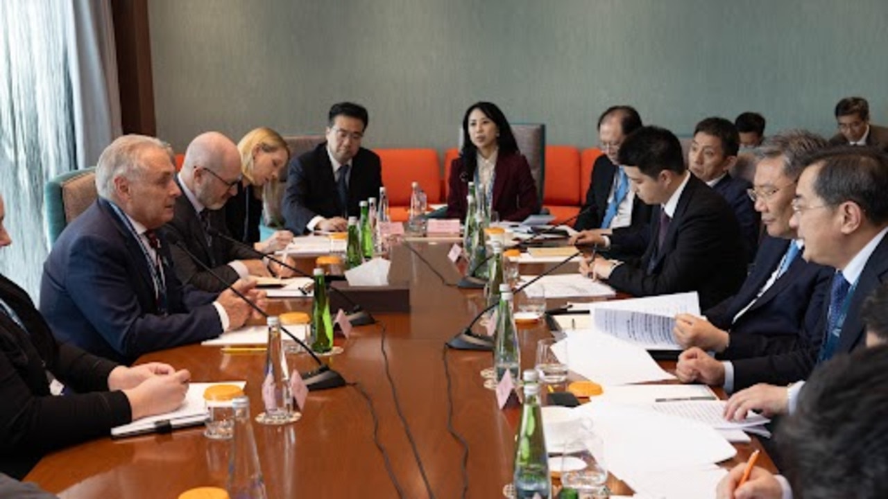 Trade Minister Don Farrell meets with China's Commerce Minister Wang Wentao in Abu Dhabi. Picture: Supplied