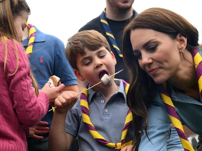 Prince Louis of Wales and Catherine, Princess of Wales toast marshmallows as they take part in the Big Help Out. Picture: WPA Pool/Getty Images