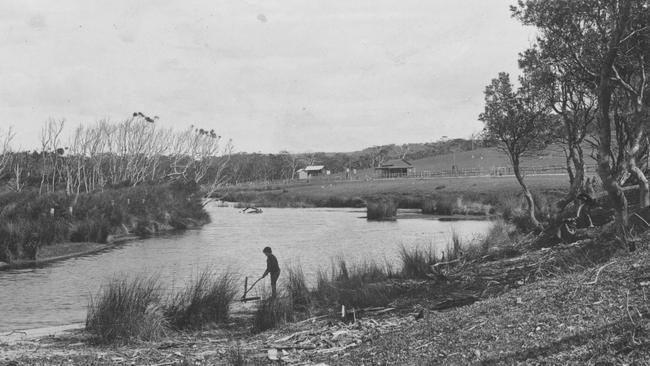 A photo of Newport Lagoon at around 1910.