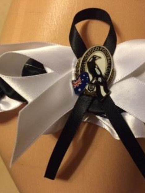 Looking for something racier? How about a Magpies garter.