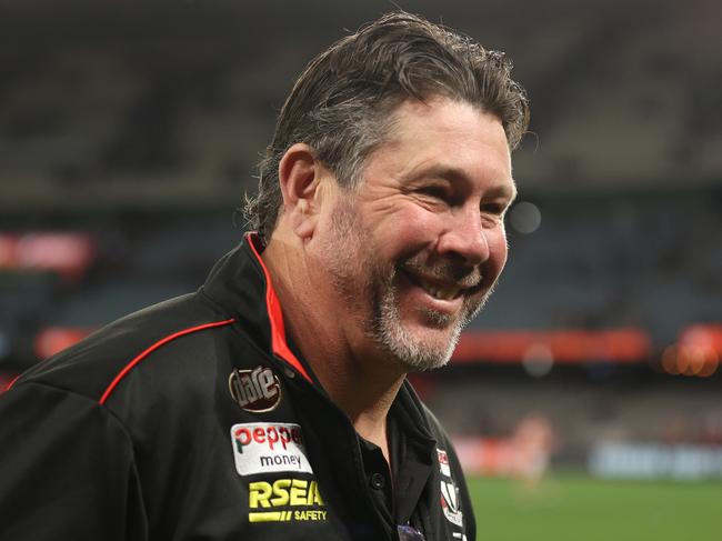 MELBOURNE, AUSTRALIA - JULY 01: Saints coach, Brett Ratten celebrates after the Saints defeated the Blues during the round 16 AFL match between the Carlton Blues and the St Kilda Saints at Marvel Stadium on July 01, 2022 in Melbourne, Australia. (Photo by Robert Cianflone/Getty Images)