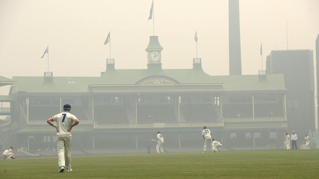 Smoke from the NSW bushfires blankets the Sydney Cricket Ground during the final days play of the Sheffield Shield between NSW and Queensland at the SCG. Picture. Phil Hillyard