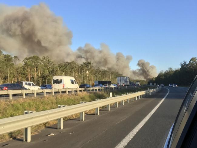 Bushfire Near Caloundra Threatens Homes, Stops Traffic | News.com.au ...