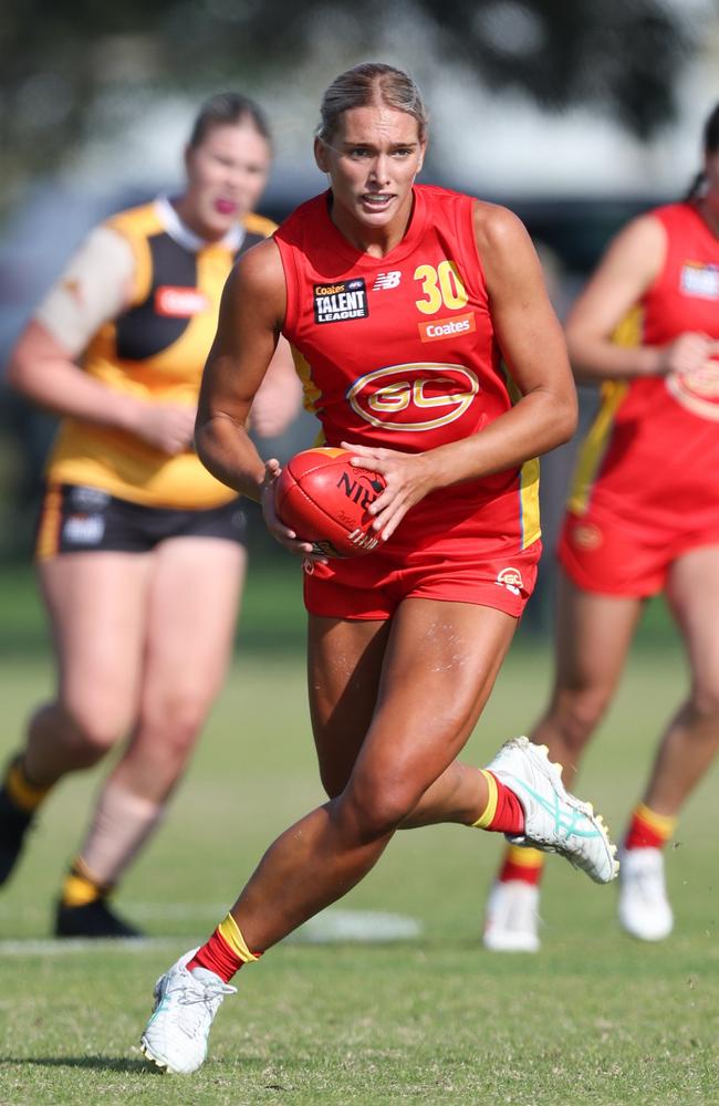 Havana Harris is a genuine unicorn, able to line up at centre bounces as a ruck or a midfielder. Picture: Rob Lawson/AFL Photos.