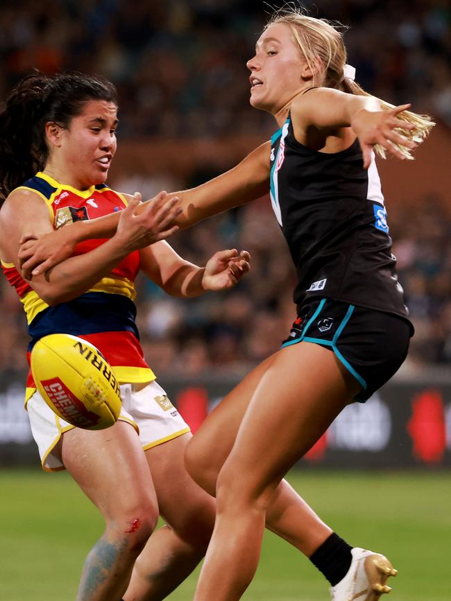 Rachelle Martin clashes with Ella Boag.