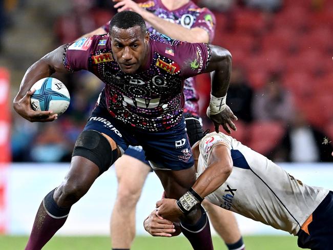 BRISBANE, AUSTRALIA - MAY 20: Suliasi Vunivalu of the Reds attempts to break away from the defence during the round 14 Super Rugby Pacific match between the Queensland Reds and the Moana Pasifika at Suncorp Stadium on May 20, 2022 in Brisbane, Australia. (Photo by Bradley Kanaris/Getty Images)