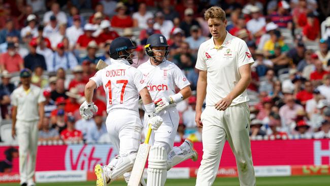 Cameron Green (R) launched a bouncer barrage at England's Ben Duckett. Picture: AFP