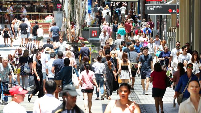 Boxing day sale shoppers crowd the Queens Street Mall, Brisbane. Photographer: Liam Kidston.