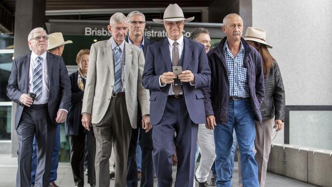 Federal MP Bob Katter is seen leaving the Brisbane Magistrate court with a group of farmers. Picture: AAP