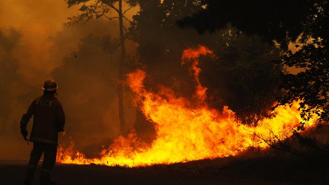 Under previous rules, farmers could have faced jail time and $1m-plus fines for fighting fires using water on their own properties. Picture: Alex Coppel