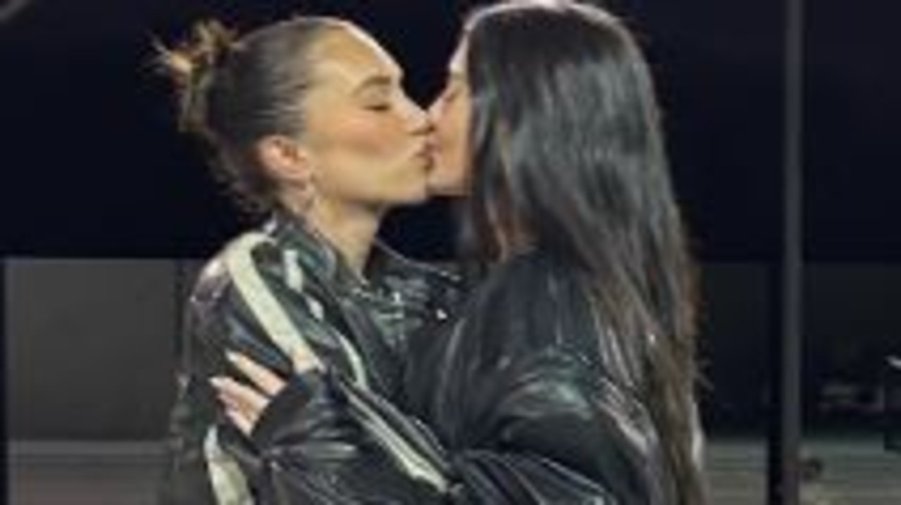 Kylie Jenner Why women kiss their same-sex platonic friends news.au — Australias leading news site picture